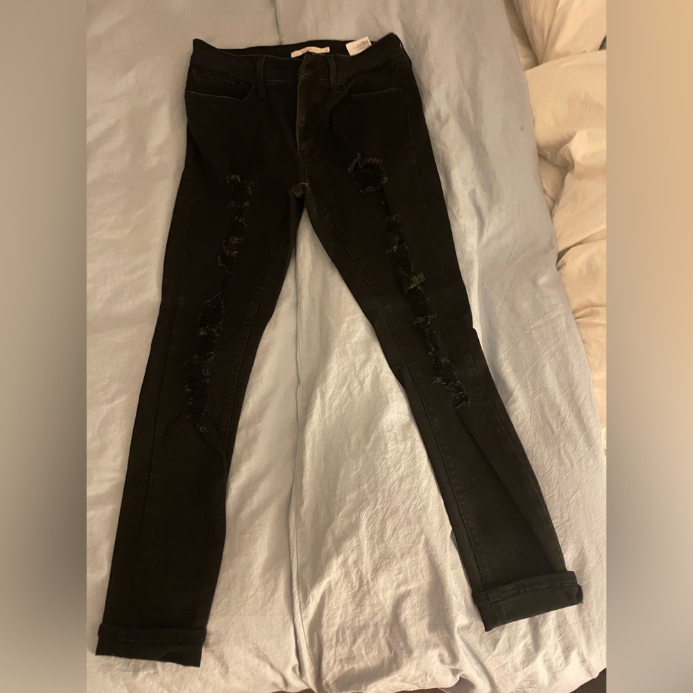 Levis Women's Black Distressed Skinny Jeans